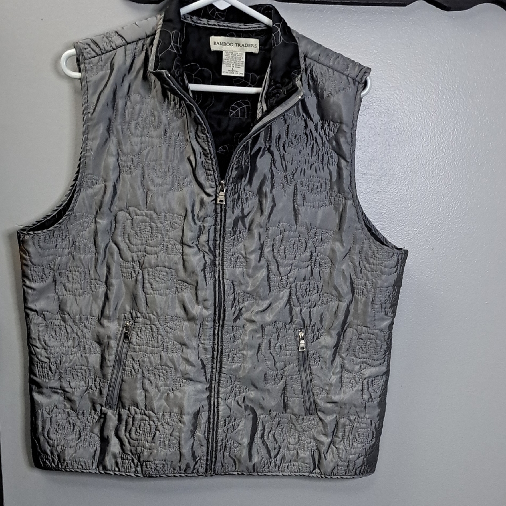 Bamboo Traders Silver Gray Textured Women's Vest Size Large PTP 22.5"